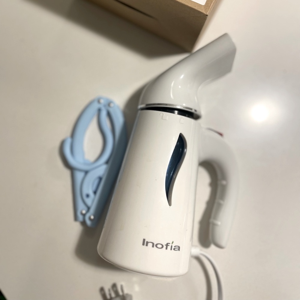 Portable steamer for clothes